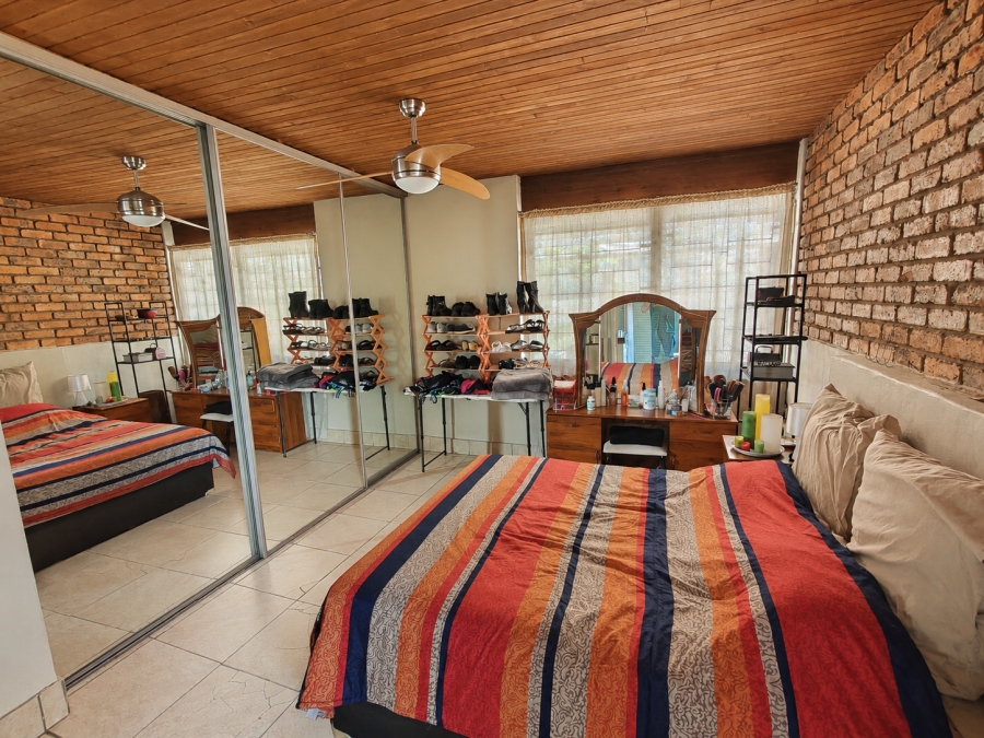 5 Bedroom Property for Sale in Pretoria Gardens Gauteng