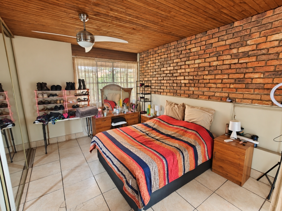5 Bedroom Property for Sale in Pretoria Gardens Gauteng