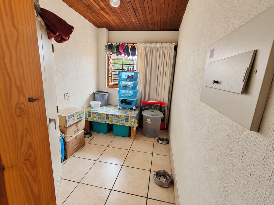 5 Bedroom Property for Sale in Pretoria Gardens Gauteng