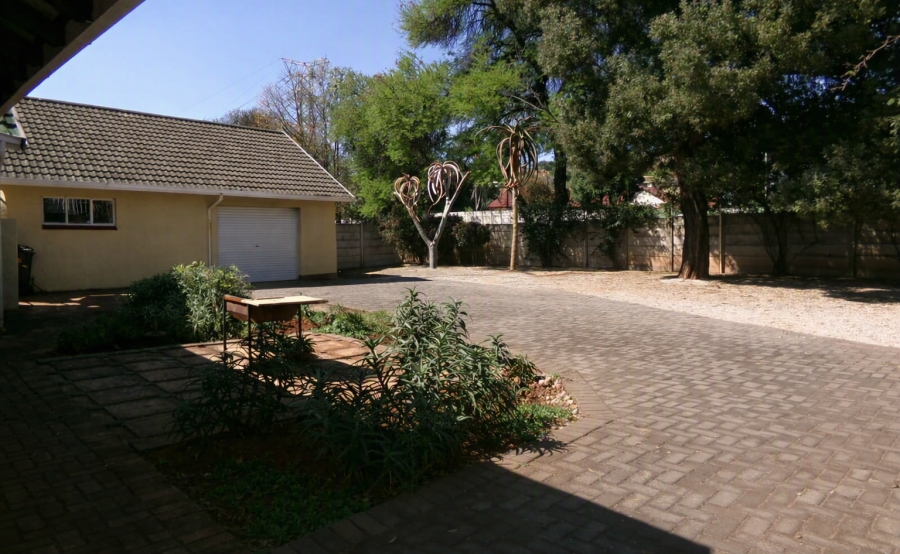 To Let 3 Bedroom Property for Rent in Wilro Park Gauteng