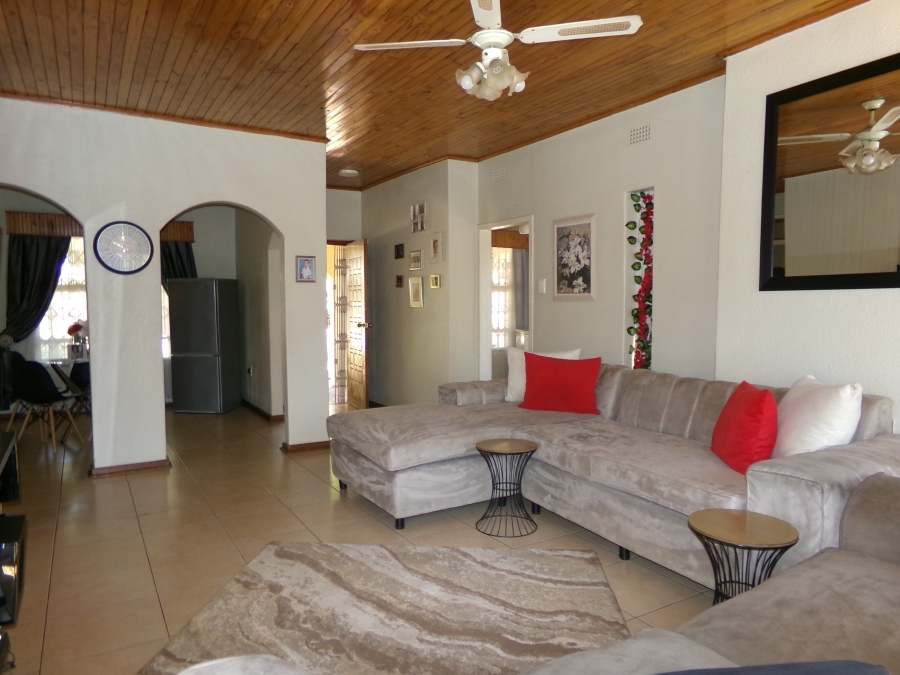 To Let 3 Bedroom Property for Rent in Wilro Park Gauteng