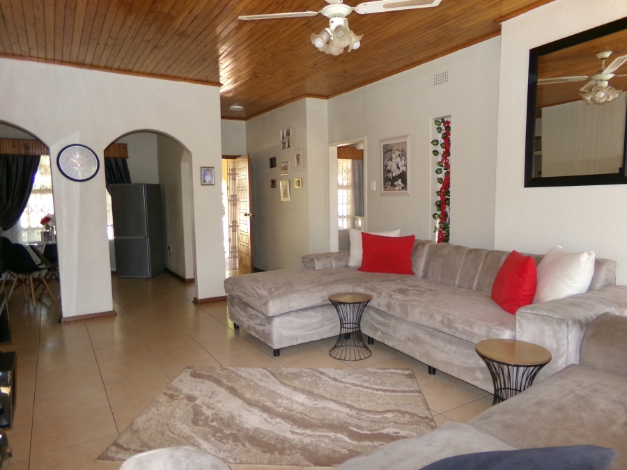To Let 3 Bedroom Property for Rent in Wilro Park Gauteng