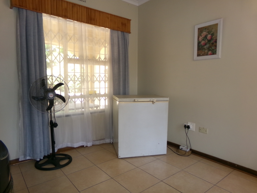 To Let 3 Bedroom Property for Rent in Wilro Park Gauteng