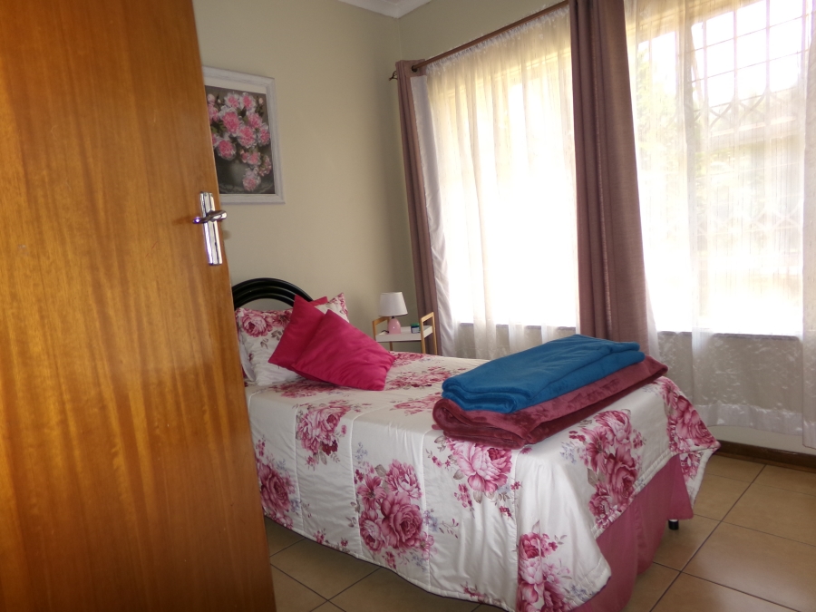 To Let 3 Bedroom Property for Rent in Wilro Park Gauteng