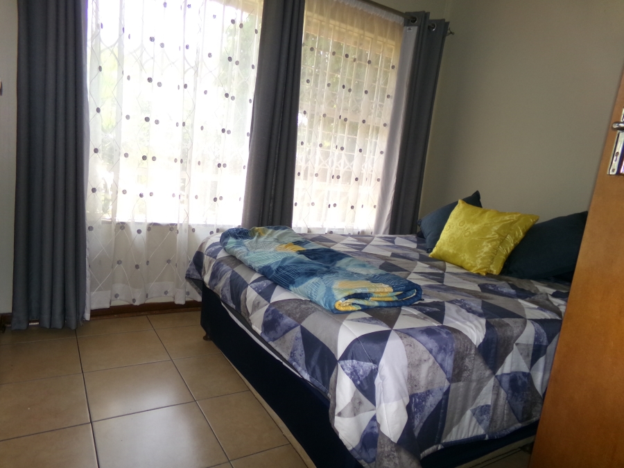 To Let 3 Bedroom Property for Rent in Wilro Park Gauteng