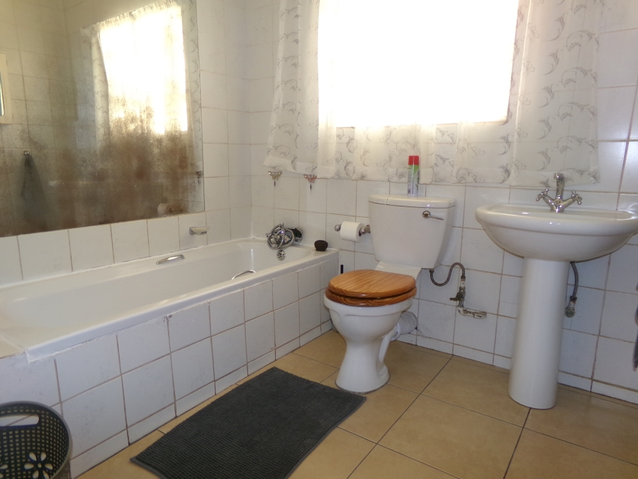 To Let 3 Bedroom Property for Rent in Wilro Park Gauteng