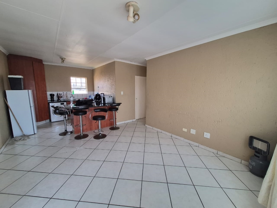 To Let 2 Bedroom Property for Rent in Croydon Gauteng