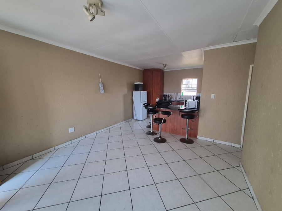 To Let 2 Bedroom Property for Rent in Croydon Gauteng