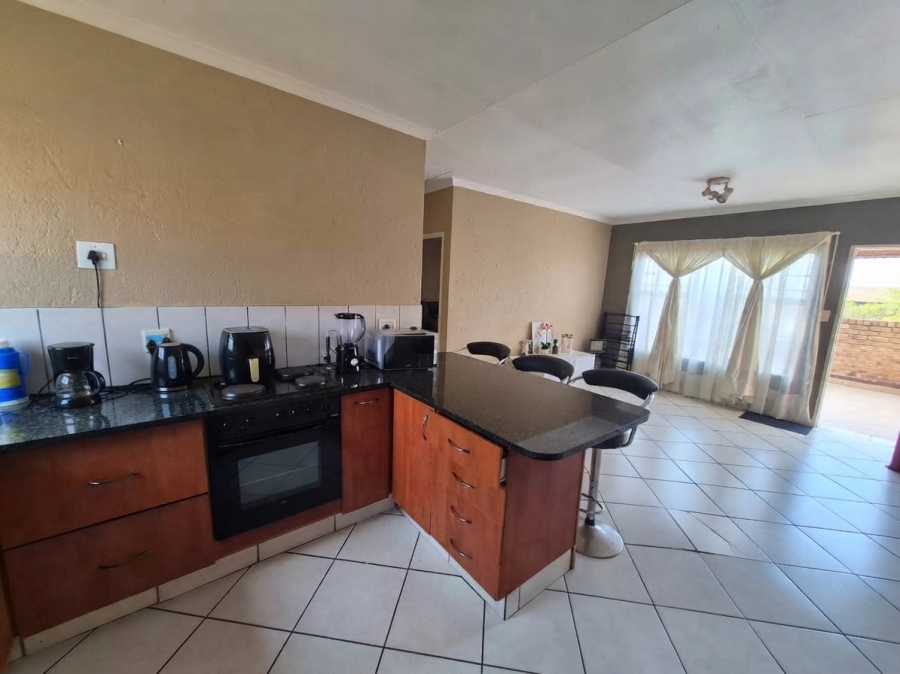 To Let 2 Bedroom Property for Rent in Croydon Gauteng
