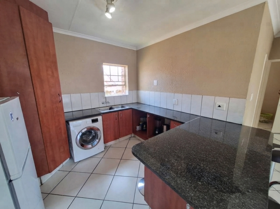 To Let 2 Bedroom Property for Rent in Croydon Gauteng