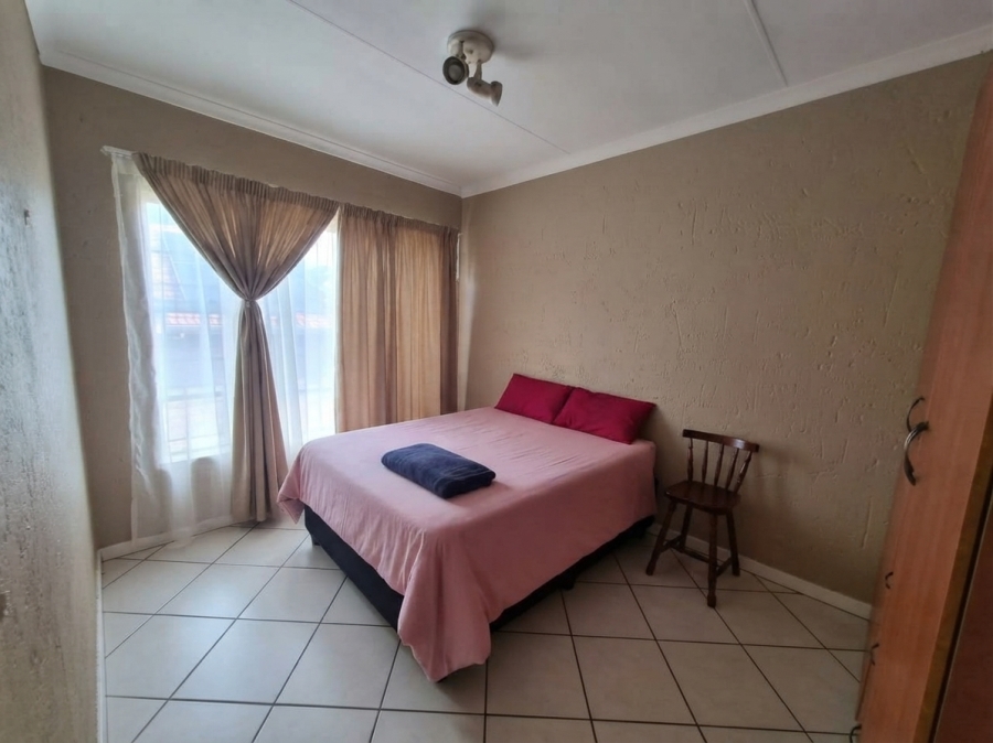 To Let 2 Bedroom Property for Rent in Croydon Gauteng