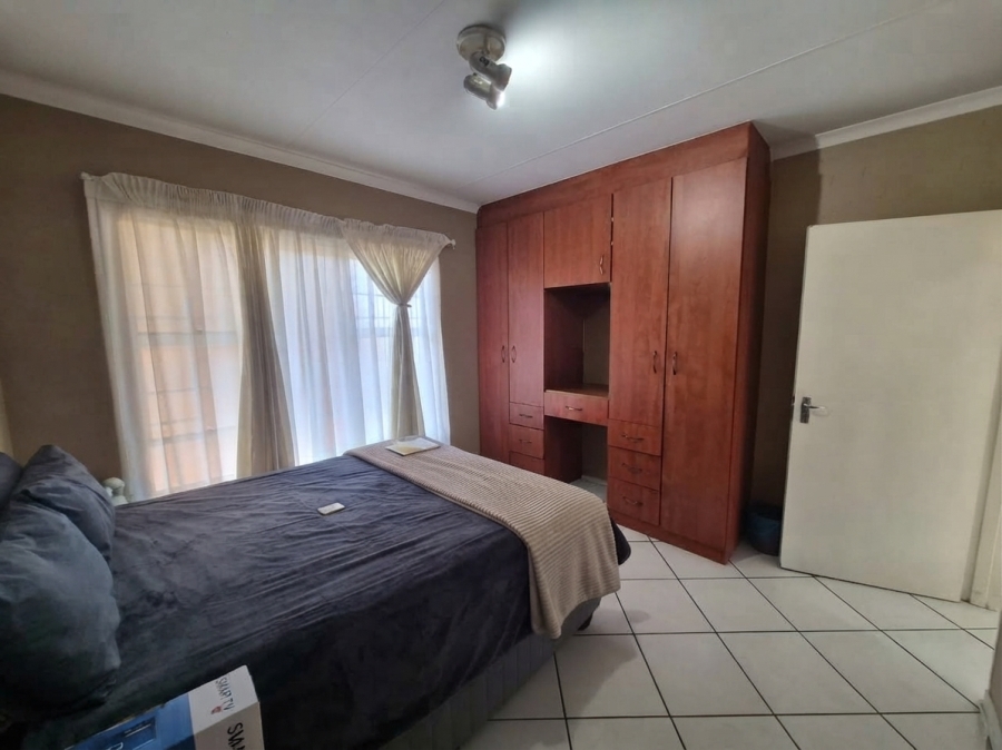 To Let 2 Bedroom Property for Rent in Croydon Gauteng