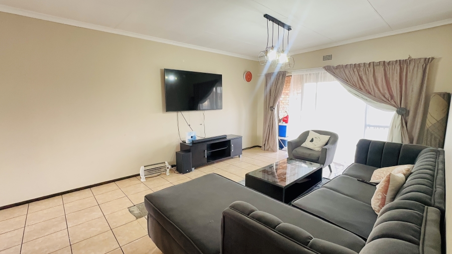 2 Bedroom Property for Sale in Sonneveld Gauteng
