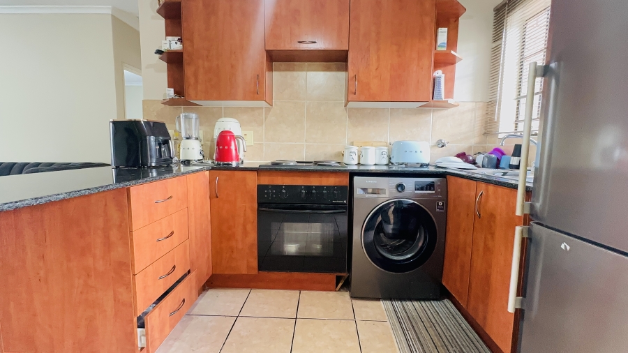 2 Bedroom Property for Sale in Sonneveld Gauteng