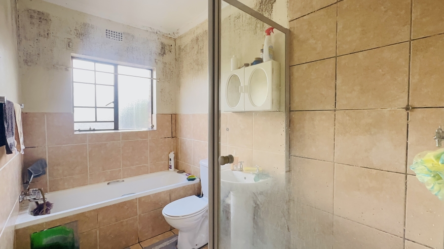 2 Bedroom Property for Sale in Sonneveld Gauteng