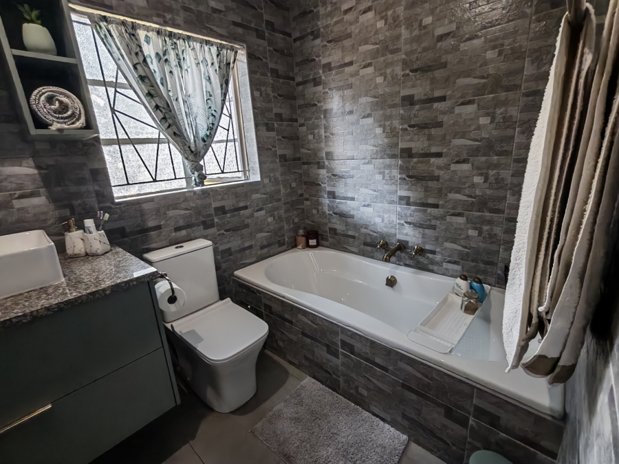 5 Bedroom Property for Sale in Pretoria North Gauteng