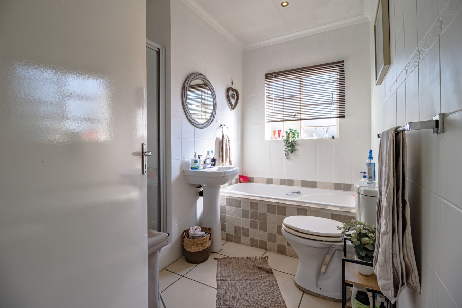 3 Bedroom Property for Sale in North Riding Gauteng