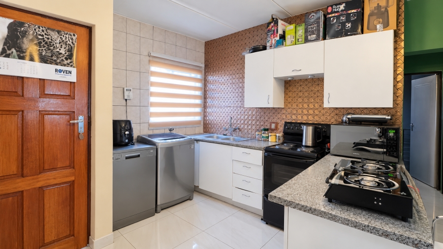 To Let 2 Bedroom Property for Rent in Comet Gauteng