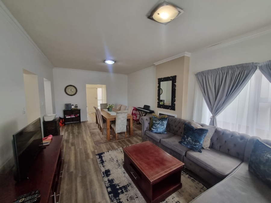 To Let 3 Bedroom Property for Rent in Greenstone Hill Gauteng