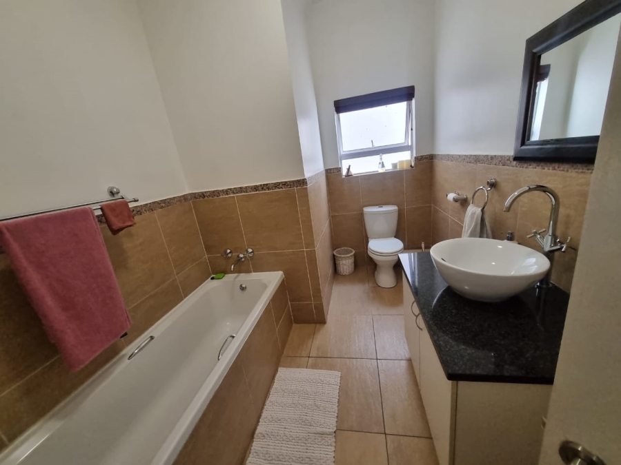 To Let 3 Bedroom Property for Rent in Greenstone Hill Gauteng