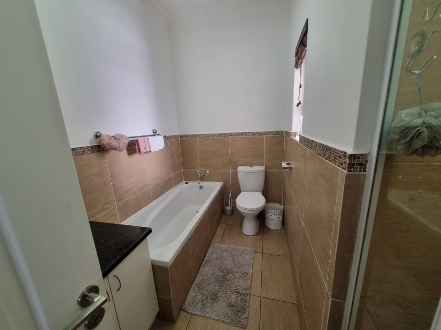 To Let 3 Bedroom Property for Rent in Greenstone Hill Gauteng