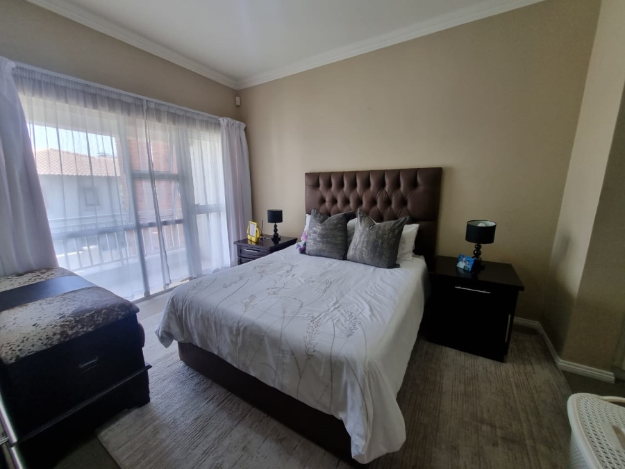 To Let 3 Bedroom Property for Rent in Greenstone Hill Gauteng
