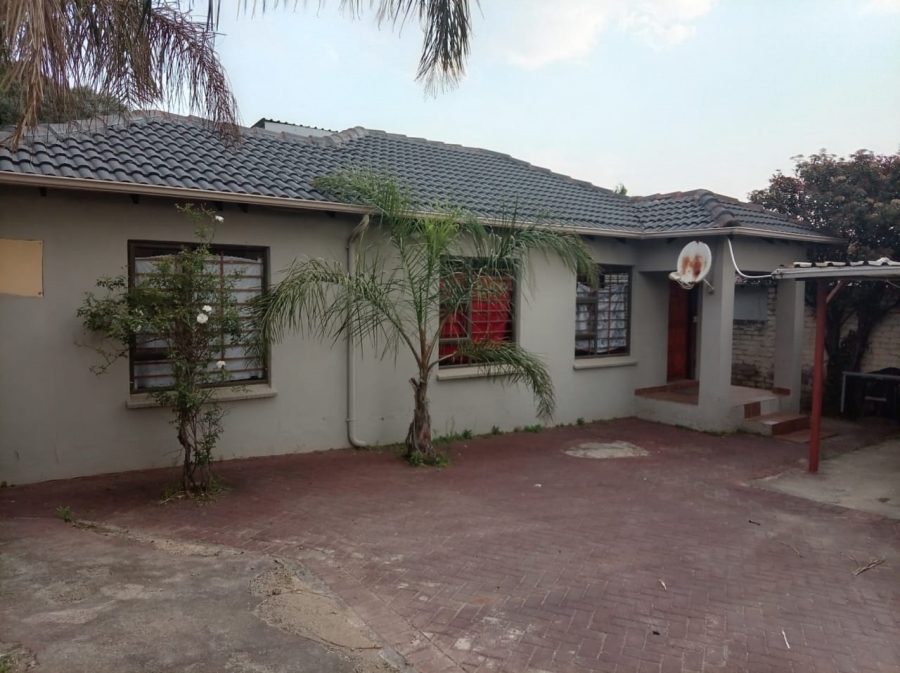 6 Bedroom Property for Sale in Cosmo City Gauteng