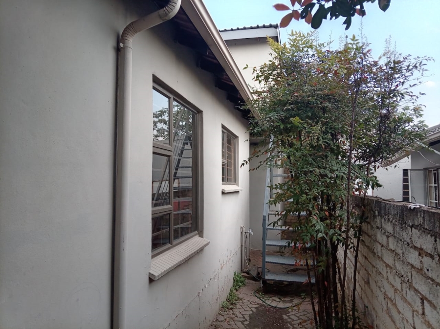 6 Bedroom Property for Sale in Cosmo City Gauteng