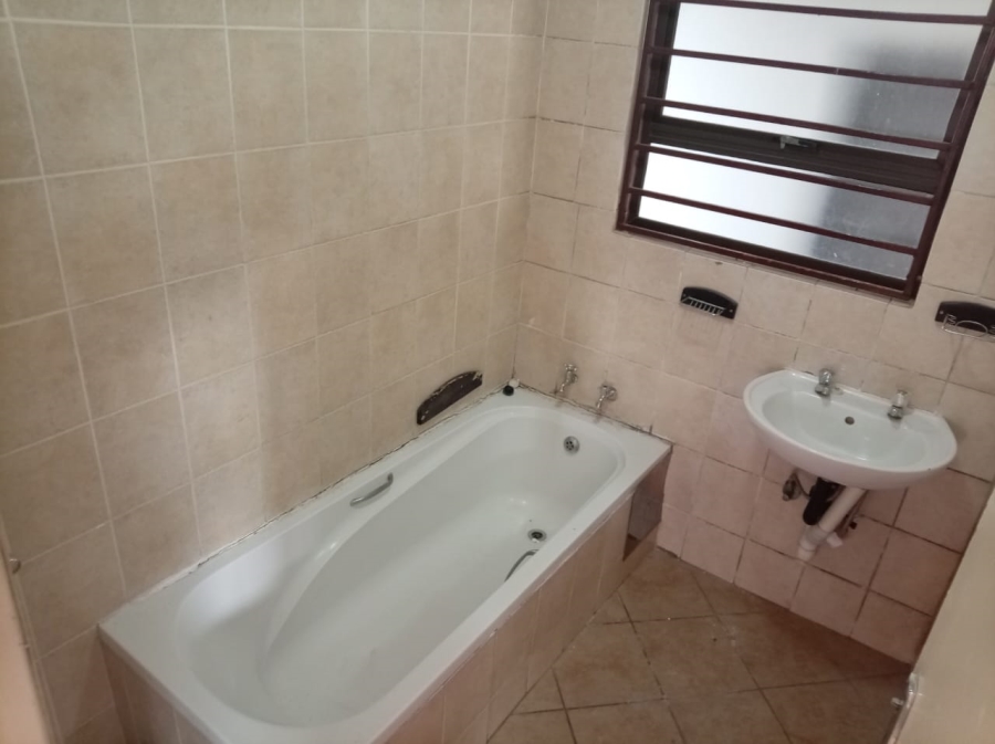 6 Bedroom Property for Sale in Cosmo City Gauteng