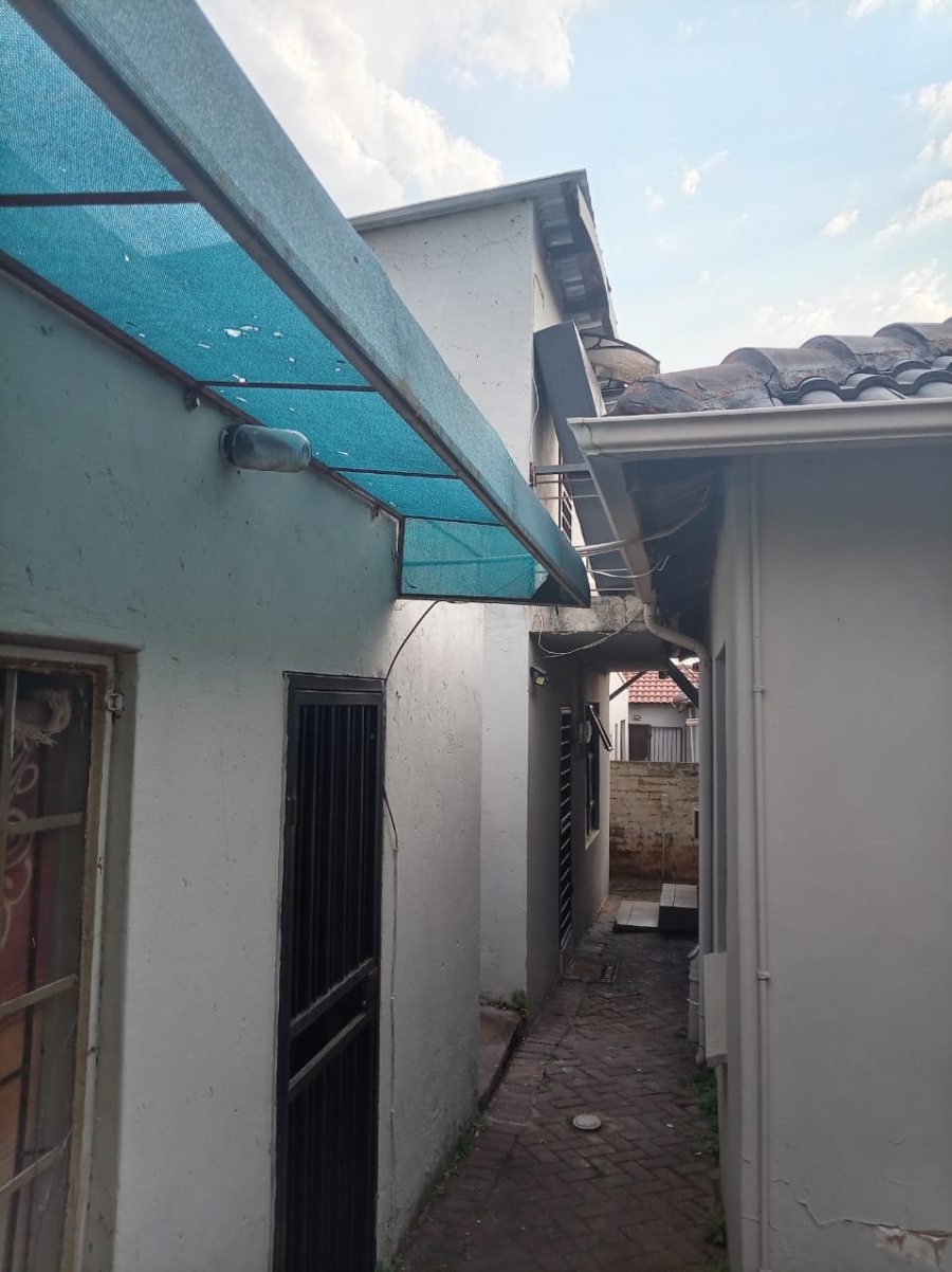 6 Bedroom Property for Sale in Cosmo City Gauteng