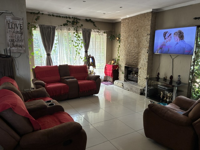 5 Bedroom Property for Sale in Croydon Gauteng