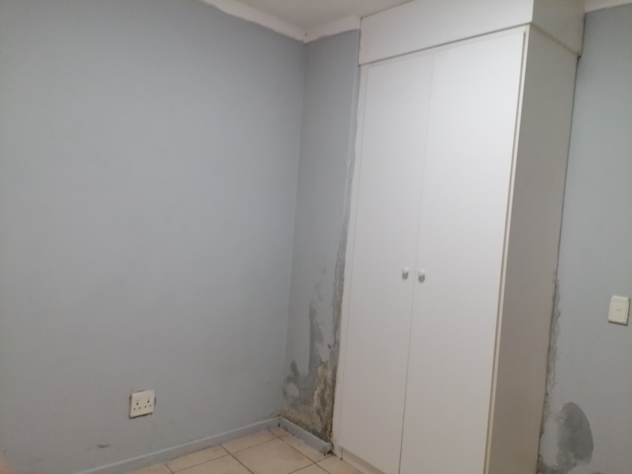 2 Bedroom Property for Sale in Greenhills Gauteng