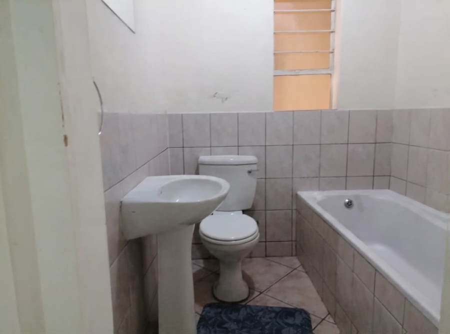 2 Bedroom Property for Sale in Greenhills Gauteng