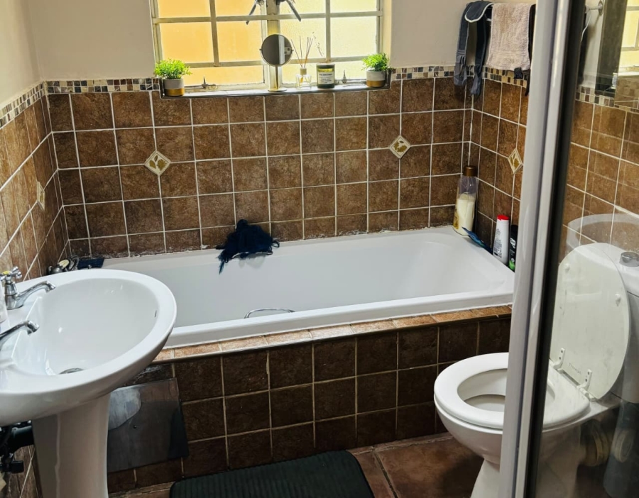 To Let 2 Bedroom Property for Rent in Castleview Gauteng