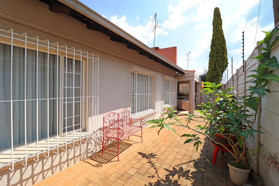 3 Bedroom Property for Sale in Highlands North Gauteng