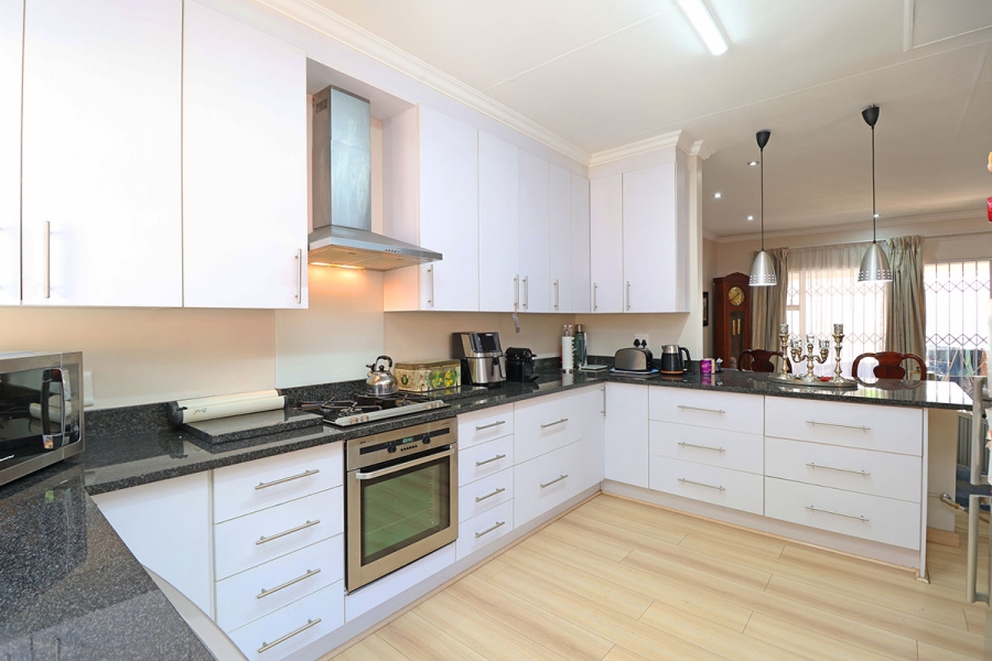 3 Bedroom Property for Sale in Highlands North Gauteng