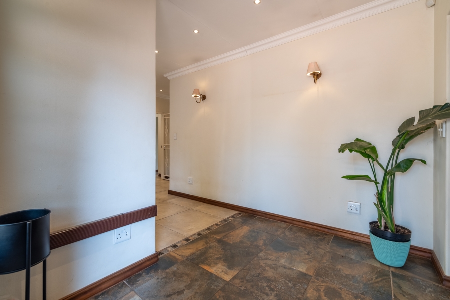2 Bedroom Property for Sale in Hurlingham Manor Gauteng