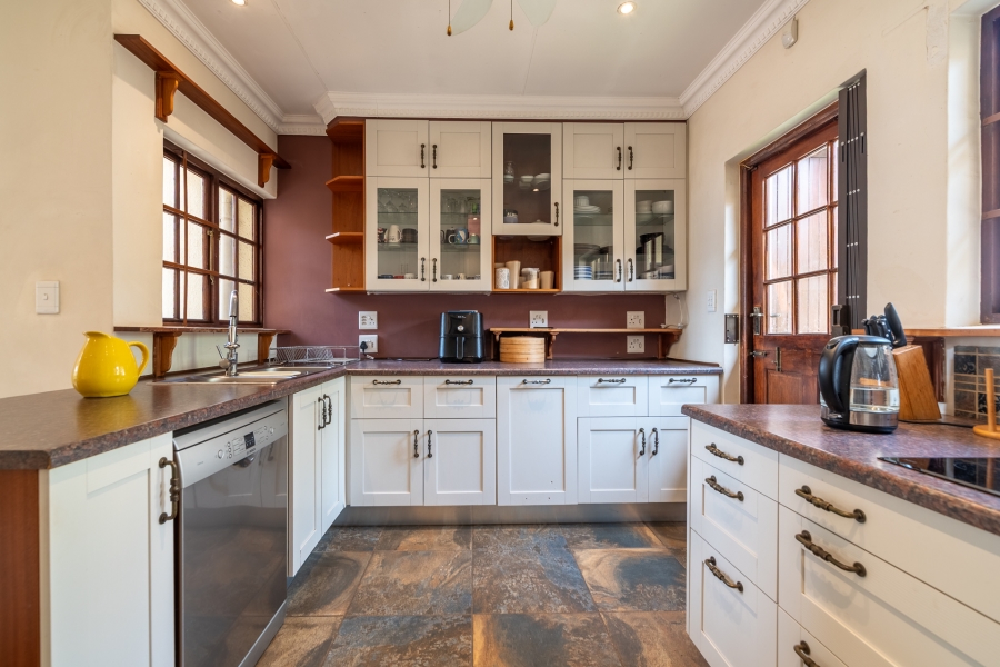 2 Bedroom Property for Sale in Hurlingham Manor Gauteng