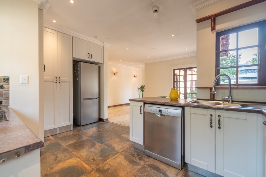 2 Bedroom Property for Sale in Hurlingham Manor Gauteng