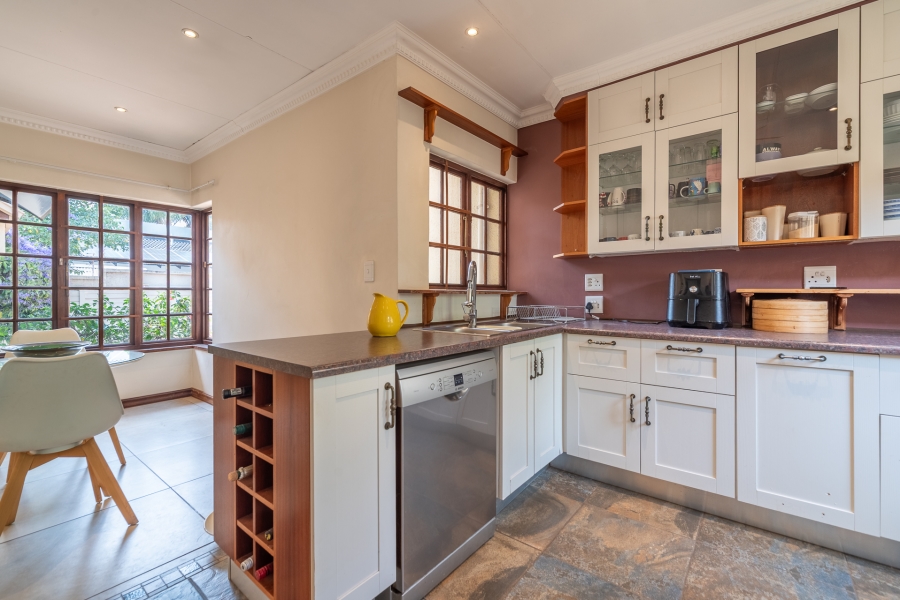 2 Bedroom Property for Sale in Hurlingham Manor Gauteng