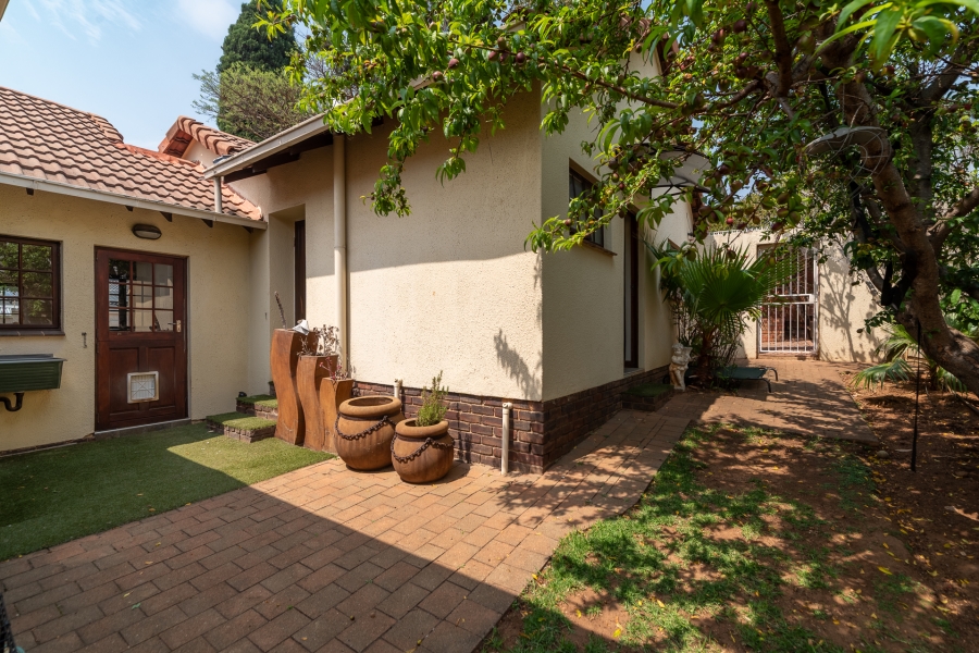 2 Bedroom Property for Sale in Hurlingham Manor Gauteng