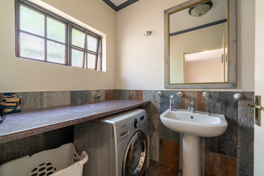2 Bedroom Property for Sale in Hurlingham Manor Gauteng