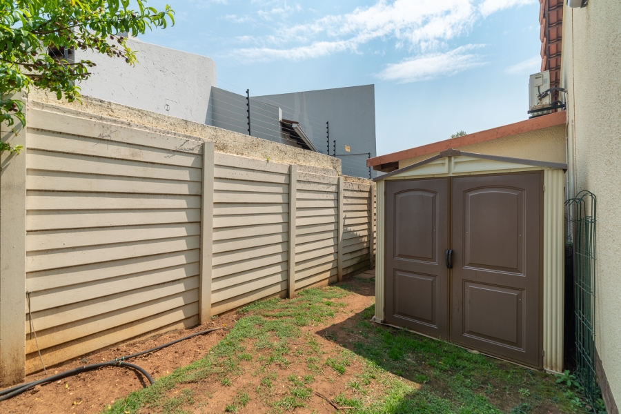 2 Bedroom Property for Sale in Hurlingham Manor Gauteng