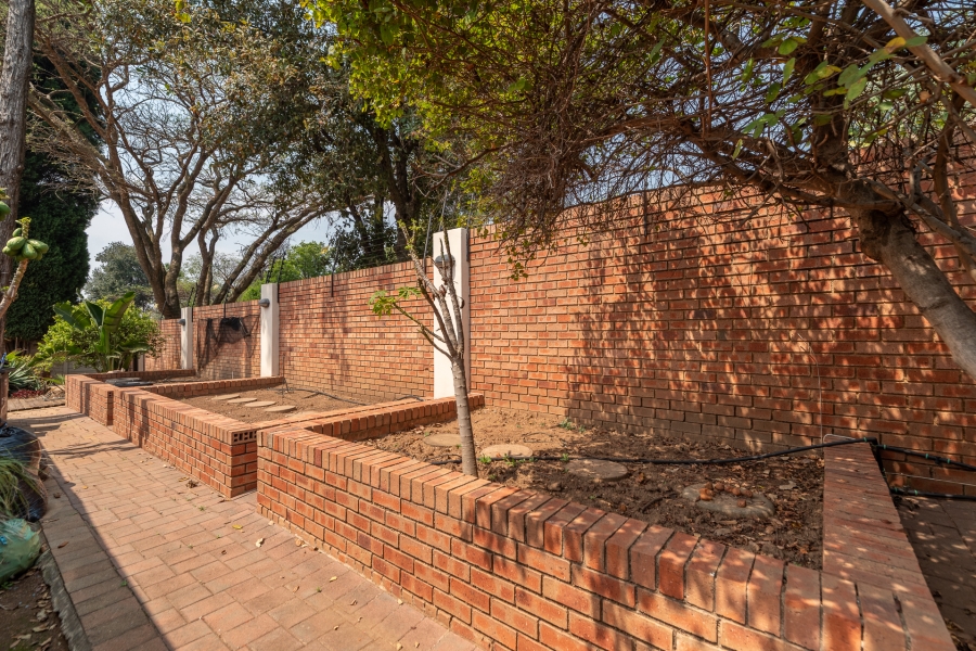 2 Bedroom Property for Sale in Hurlingham Manor Gauteng