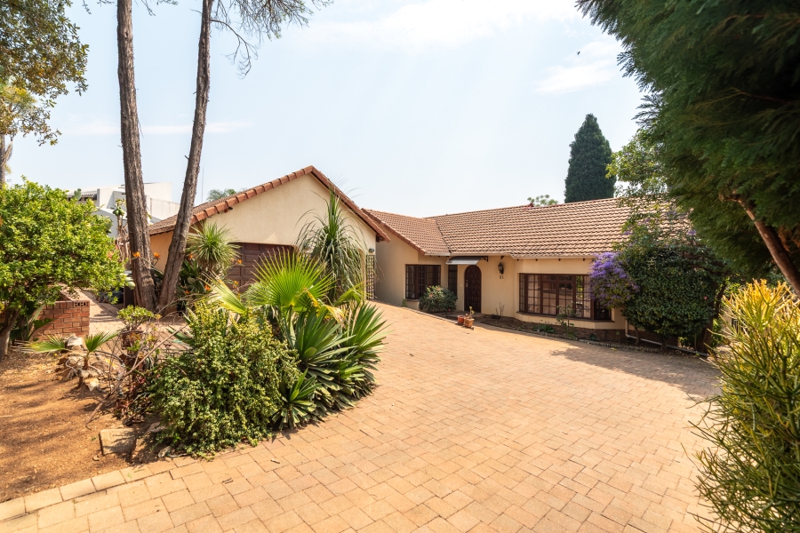 2 Bedroom Property for Sale in Hurlingham Manor Gauteng