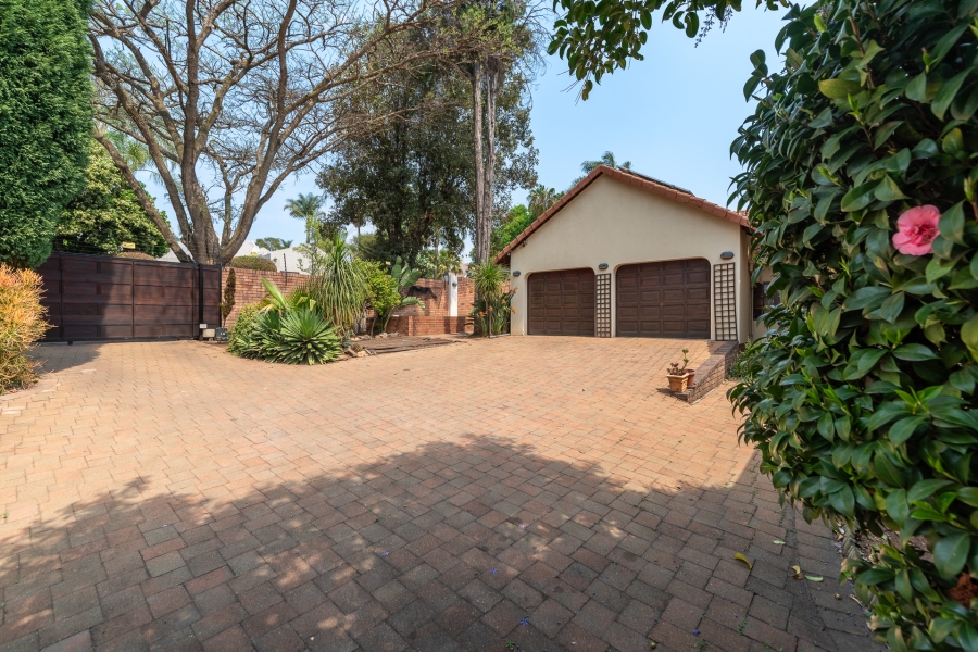 2 Bedroom Property for Sale in Hurlingham Manor Gauteng