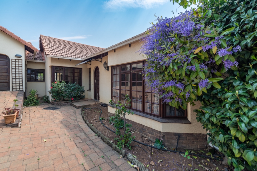 2 Bedroom Property for Sale in Hurlingham Manor Gauteng