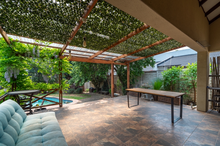 2 Bedroom Property for Sale in Hurlingham Manor Gauteng