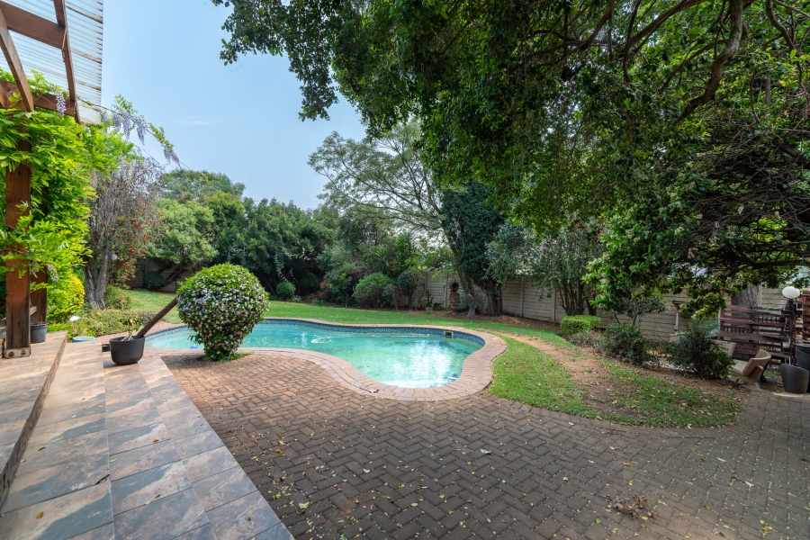 2 Bedroom Property for Sale in Hurlingham Manor Gauteng