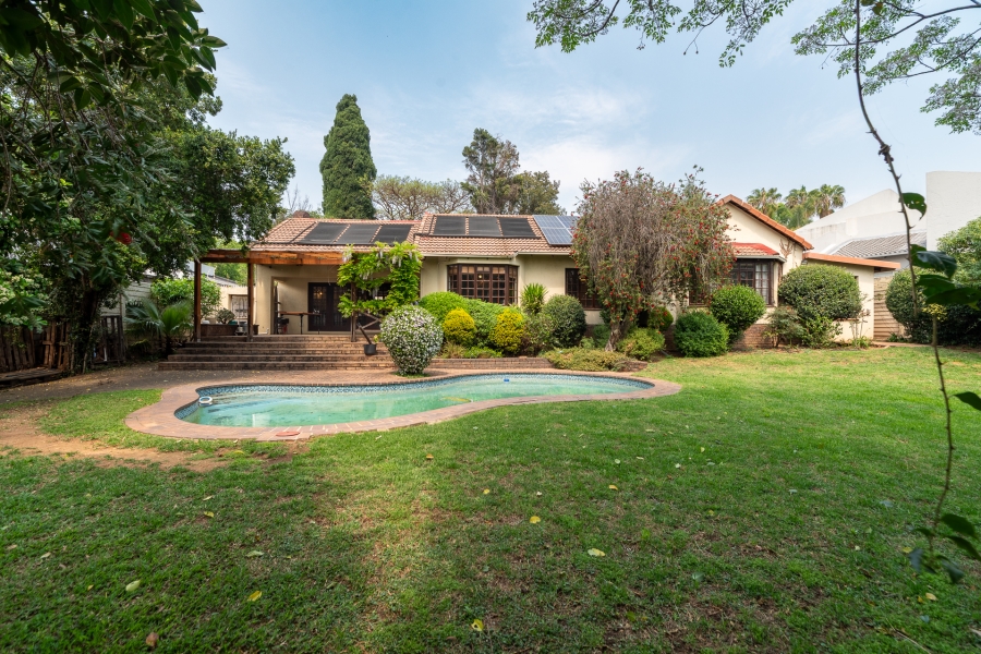 2 Bedroom Property for Sale in Hurlingham Manor Gauteng
